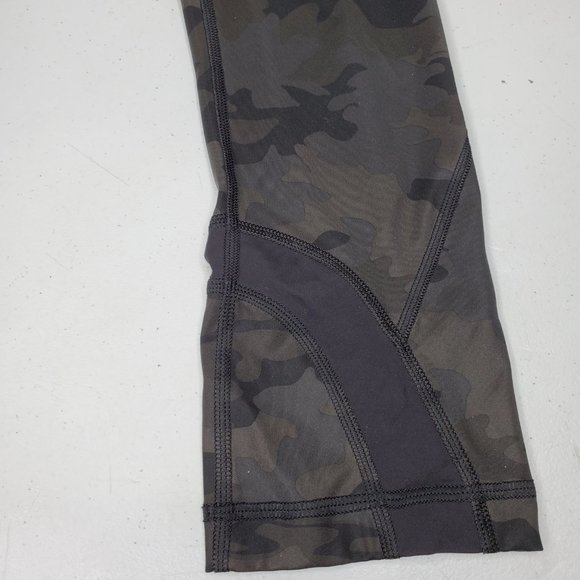 Lululemon Incognito Camo Multi Color Cropped Tight Legging Nulux SIZE 4. - Picture 5 of 15